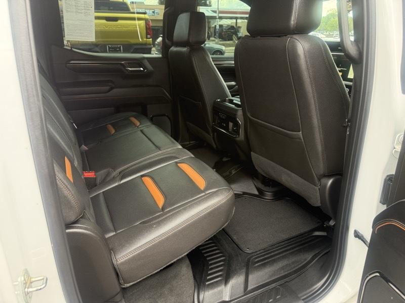 GMC Sierra 1500 4WD Crew Cab 147" AT4 2022