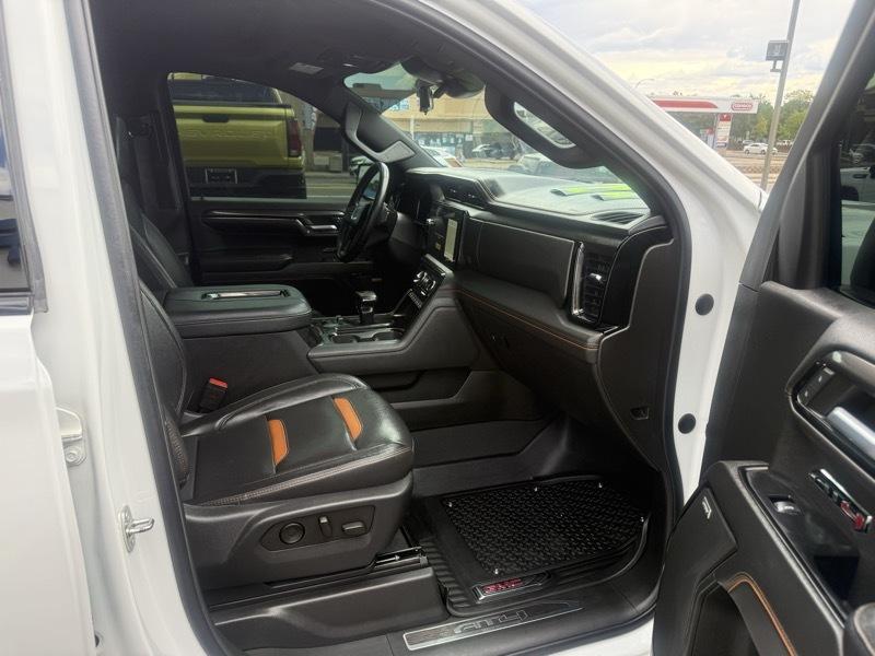 GMC Sierra 1500 4WD Crew Cab 147" AT4 2022