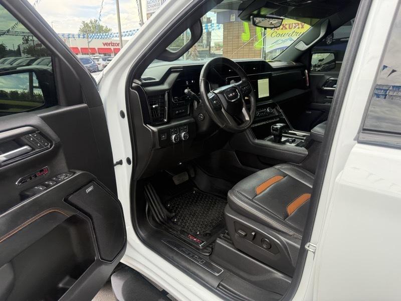 GMC Sierra 1500 4WD Crew Cab 147" AT4 2022