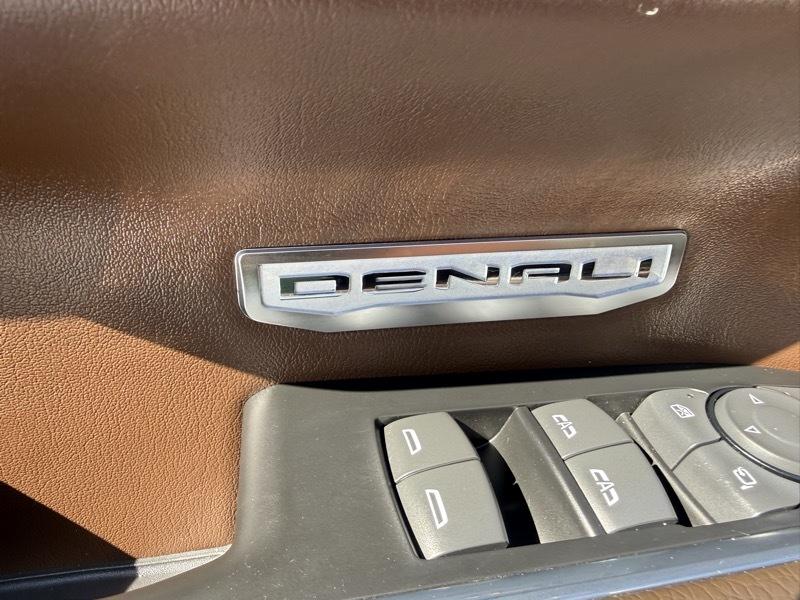 GMC Sierra 1500 4WD Crew Cab 157" Denali 2022
