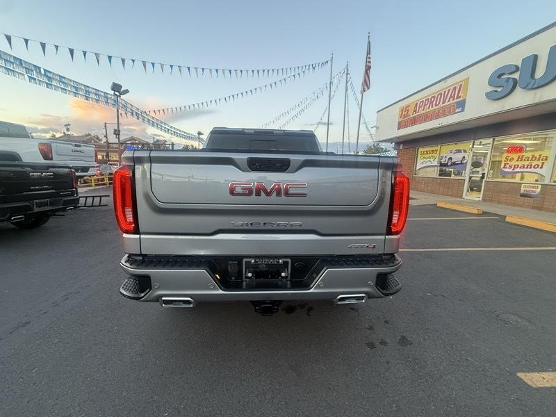 GMC Sierra 1500 4WD Crew Cab 147" AT4 2023