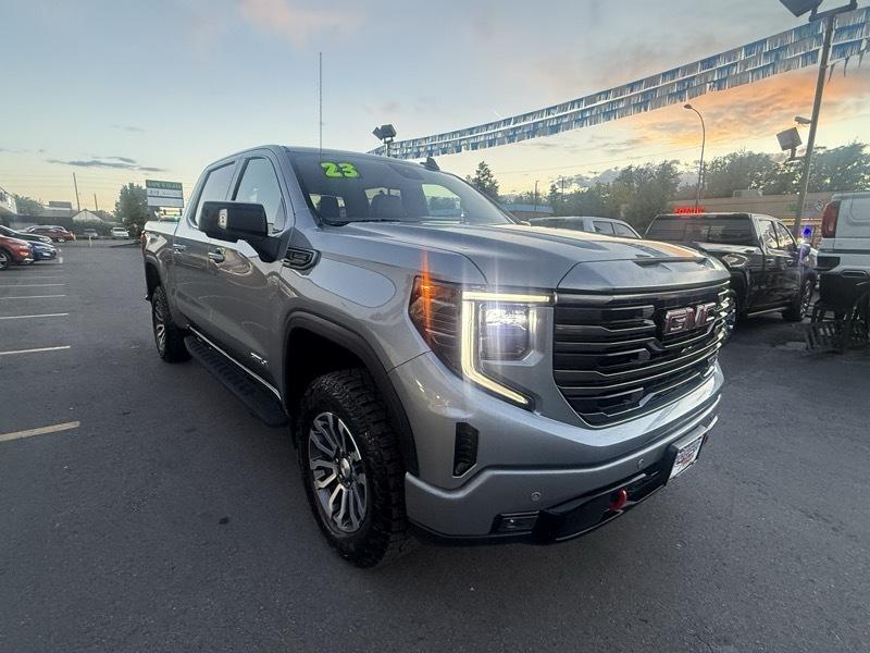 GMC Sierra 1500 4WD Crew Cab 147" AT4 2023