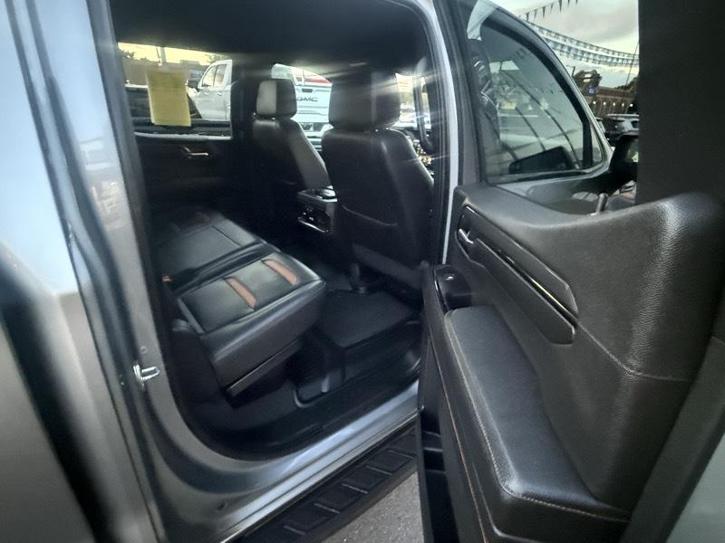 GMC Sierra 1500 4WD Crew Cab 147" AT4 2023