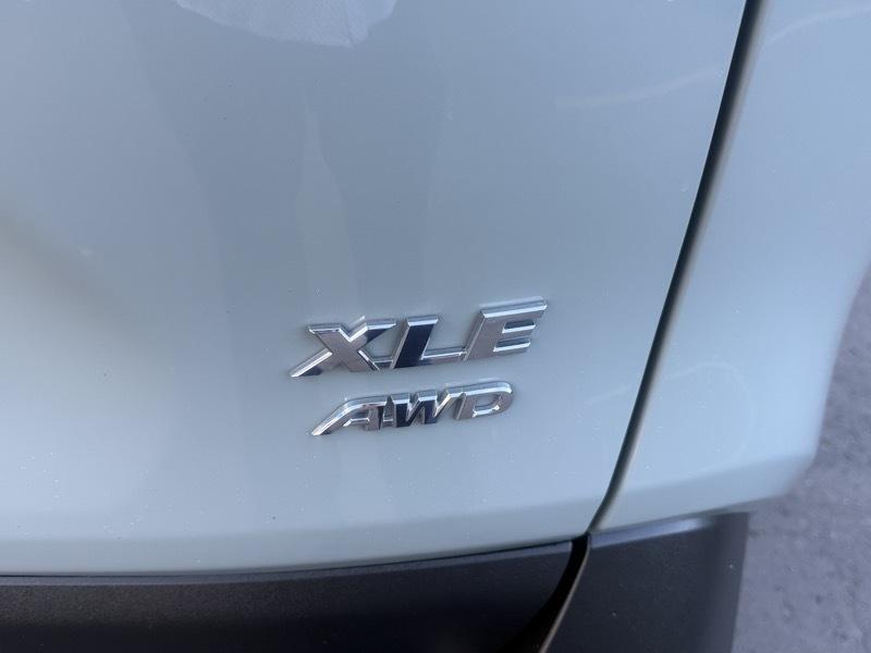 Toyota RAV4 XLE AWD (Natl) 2022