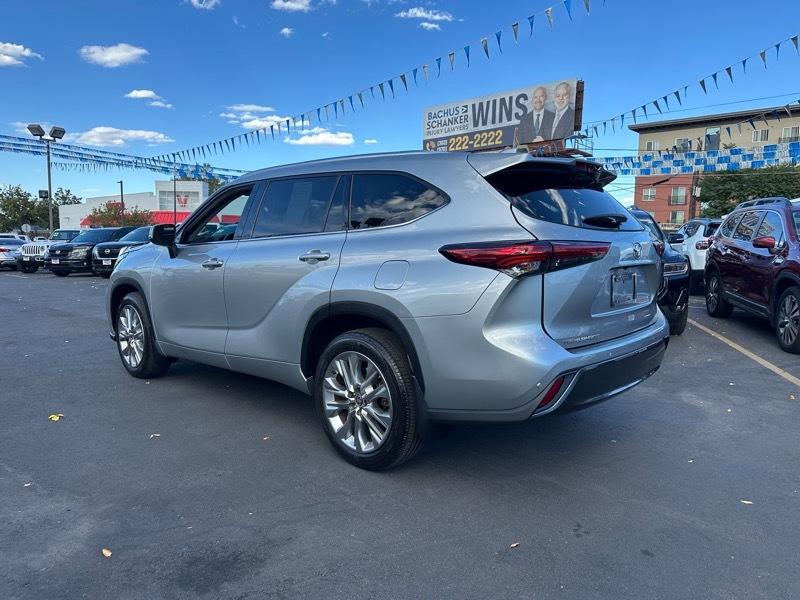 Toyota Highlander Limited AWD (Natl) 2022