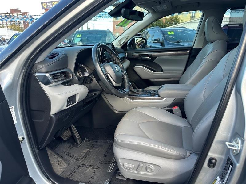 Toyota Highlander Limited AWD (Natl) 2022