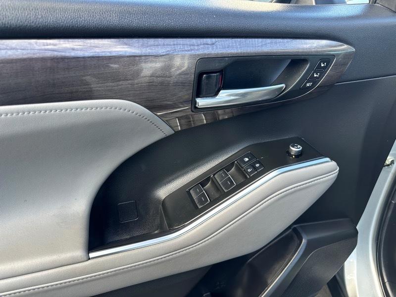 Toyota Highlander Limited AWD (Natl) 2022