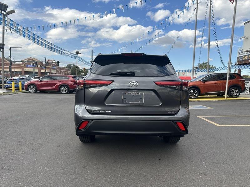 Toyota Highlander L AWD (Natl) 2021