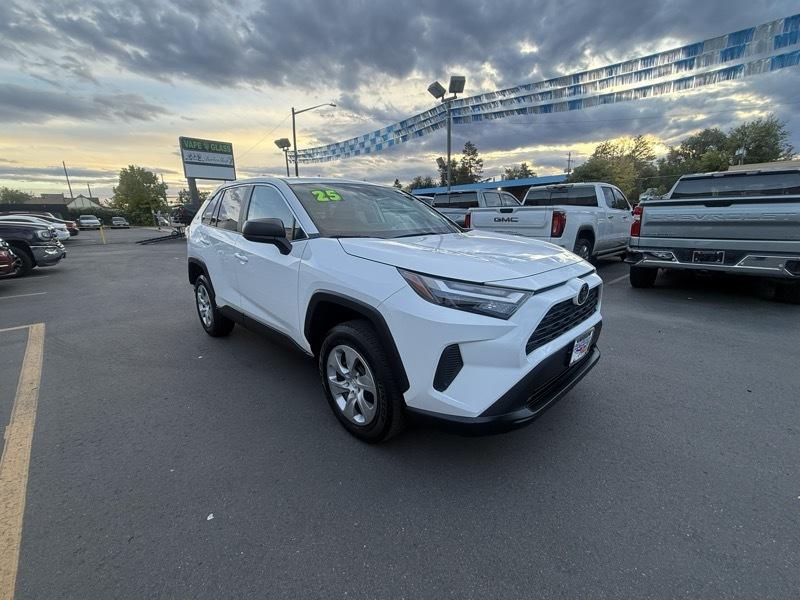 Toyota RAV4 LE AWD (Natl) 2025
