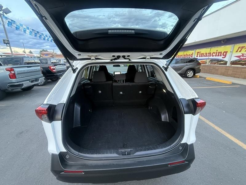 Toyota RAV4 LE AWD (Natl) 2025