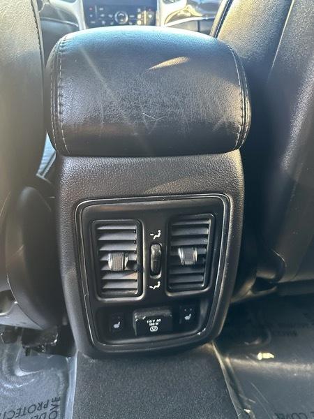 Jeep Grand Cherokee 4WD 4dr SRT8 2012