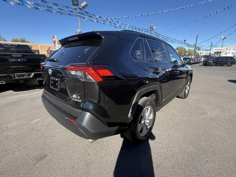 Toyota RAV4 Hybrid XLE AWD (Natl) 2024
