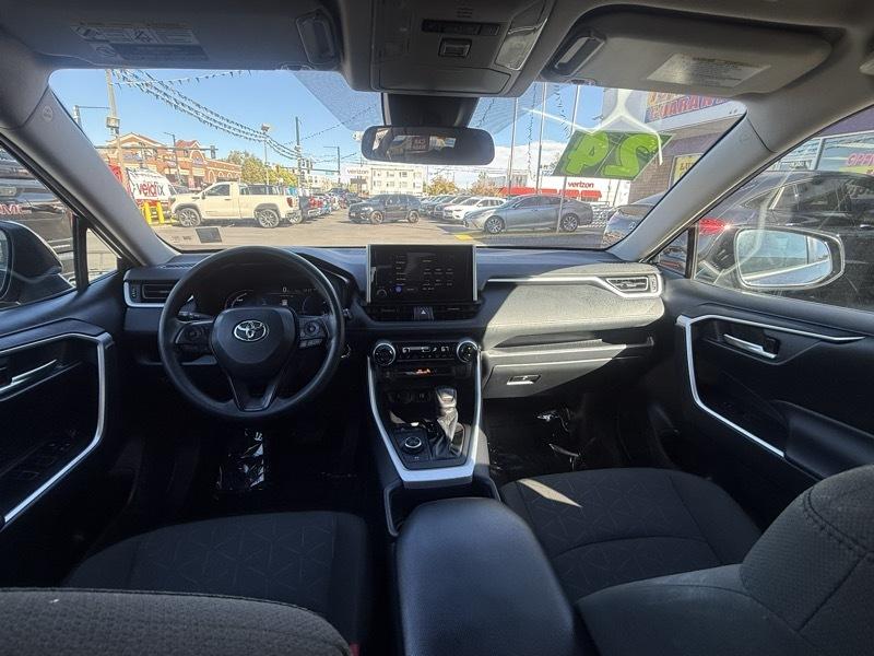 Toyota RAV4 Hybrid XLE AWD (Natl) 2024