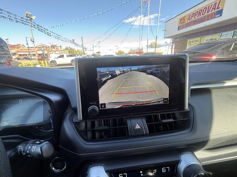 Toyota RAV4 Hybrid XLE AWD (Natl) 2024