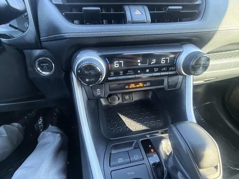 Toyota RAV4 Hybrid XLE AWD (Natl) 2024