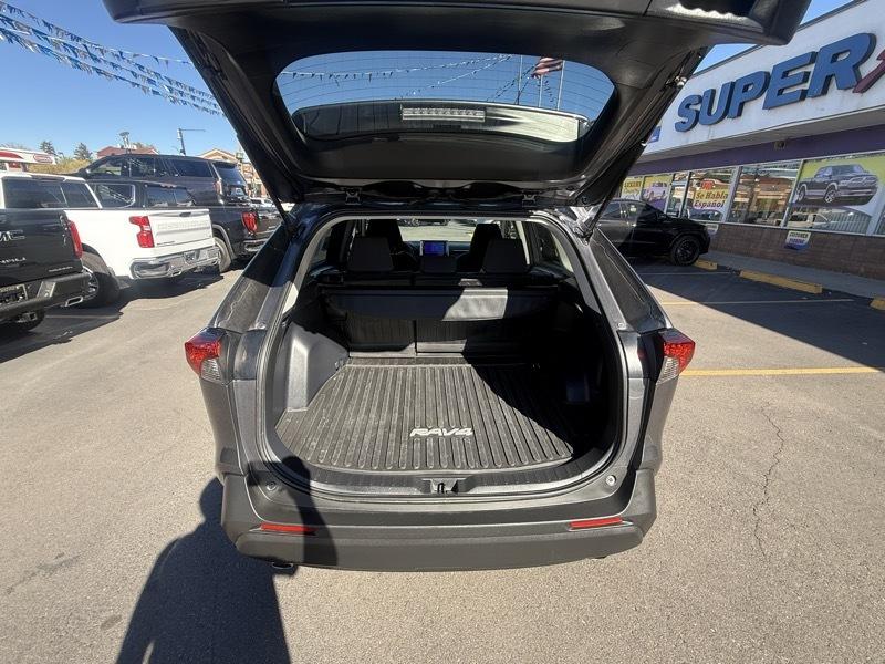 Toyota RAV4 Hybrid LE AWD (Natl) 2025