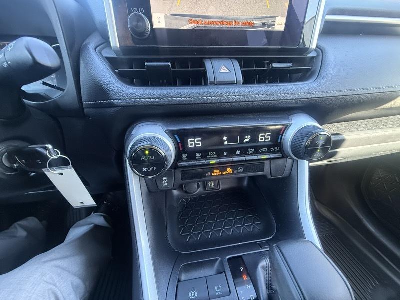Toyota RAV4 Hybrid LE AWD (Natl) 2025
