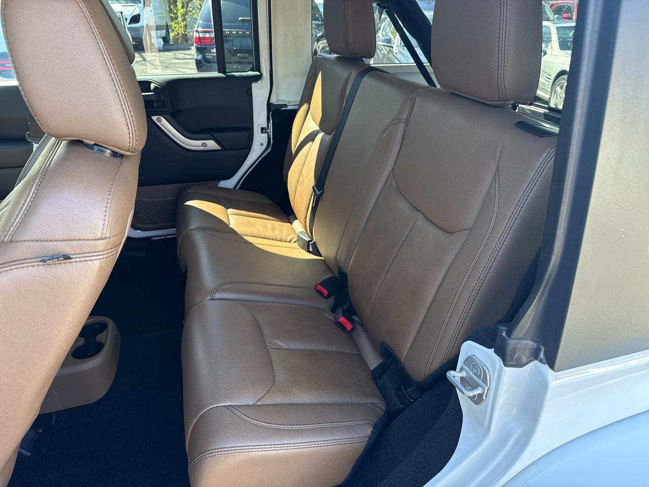 Jeep Wrangler Unlimited Sahara 4WD 2014