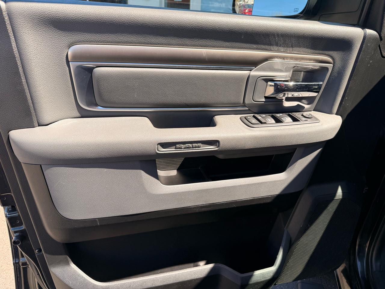 RAM 1500 SLT 2017