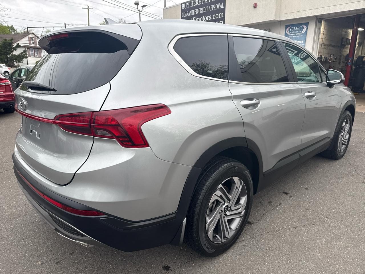 Hyundai Santa Fe SE 2023