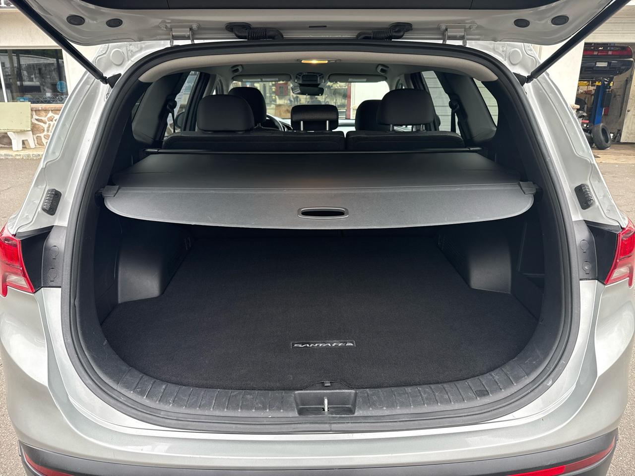 Hyundai Santa Fe SE 2023