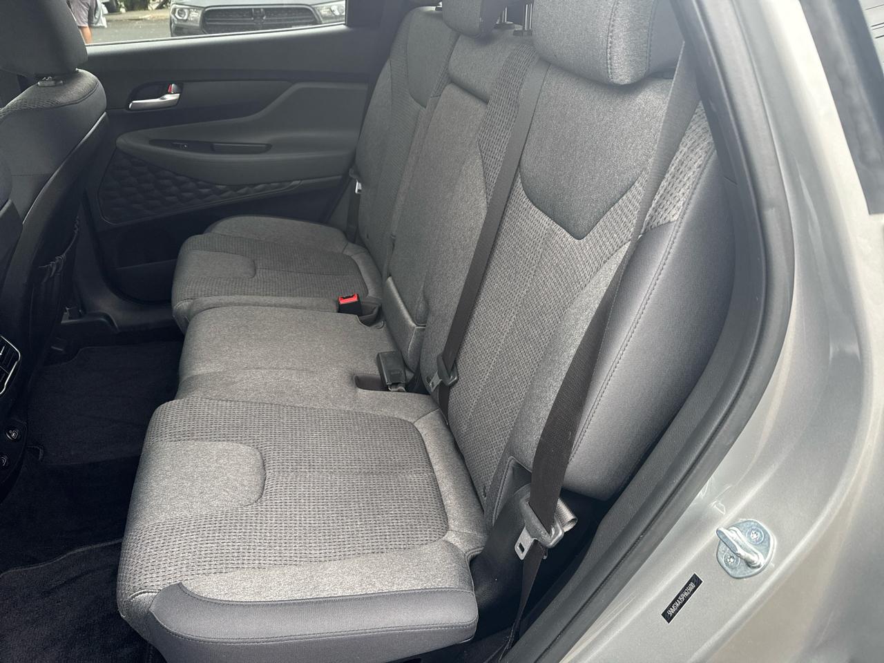 Hyundai Santa Fe SE 2023