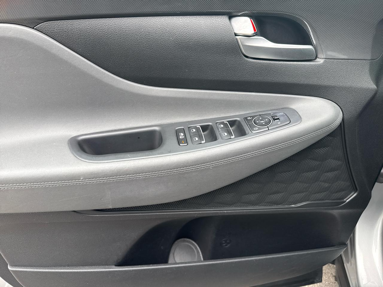 Hyundai Santa Fe SE 2023