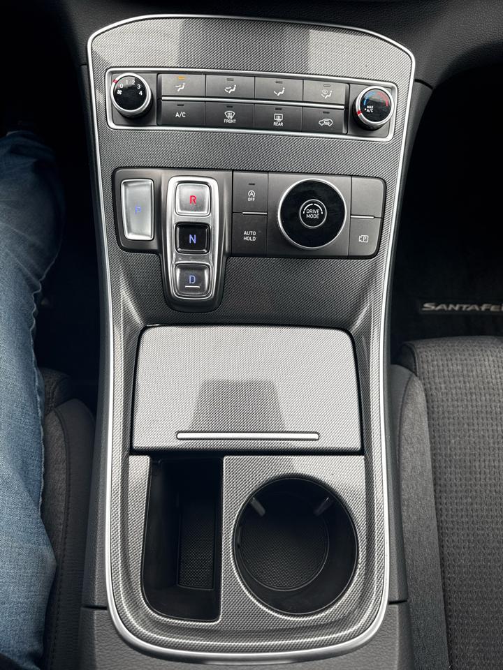 Hyundai Santa Fe SE 2023