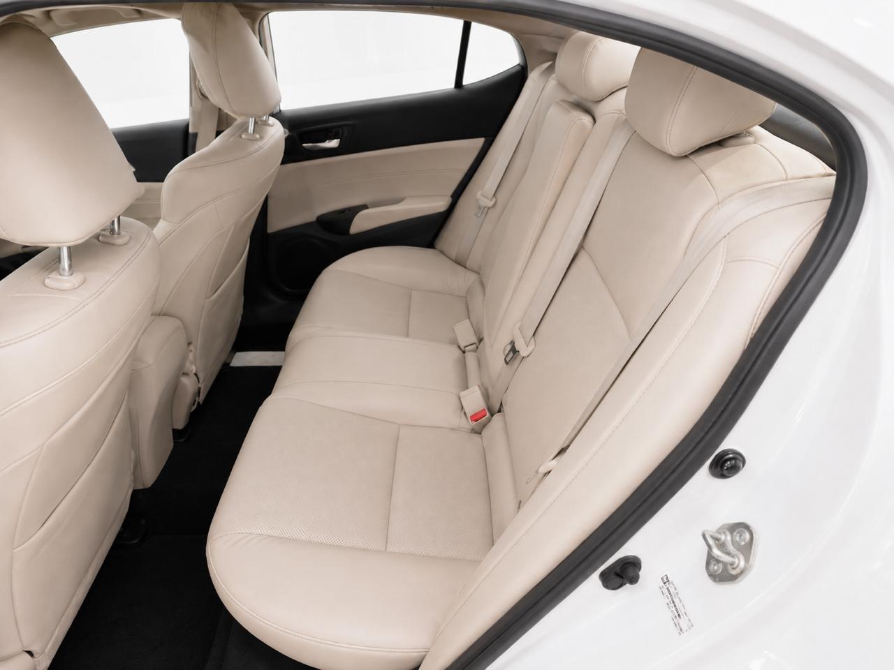 Acura ILX 8-Spd AT w/ Premium Package 2016