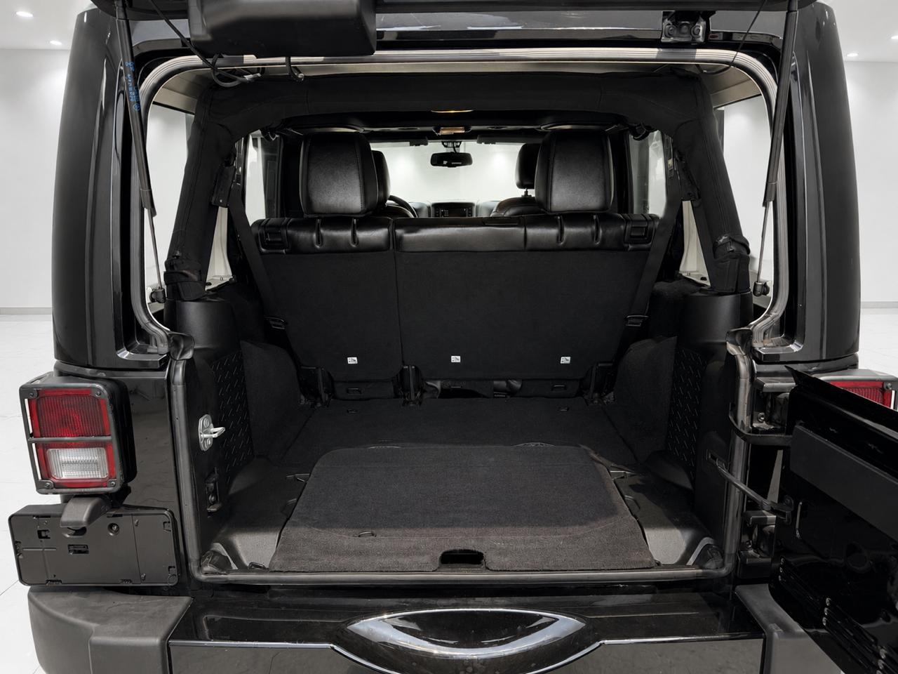 Jeep Wrangler Unlimited Sahara 4WD 2017