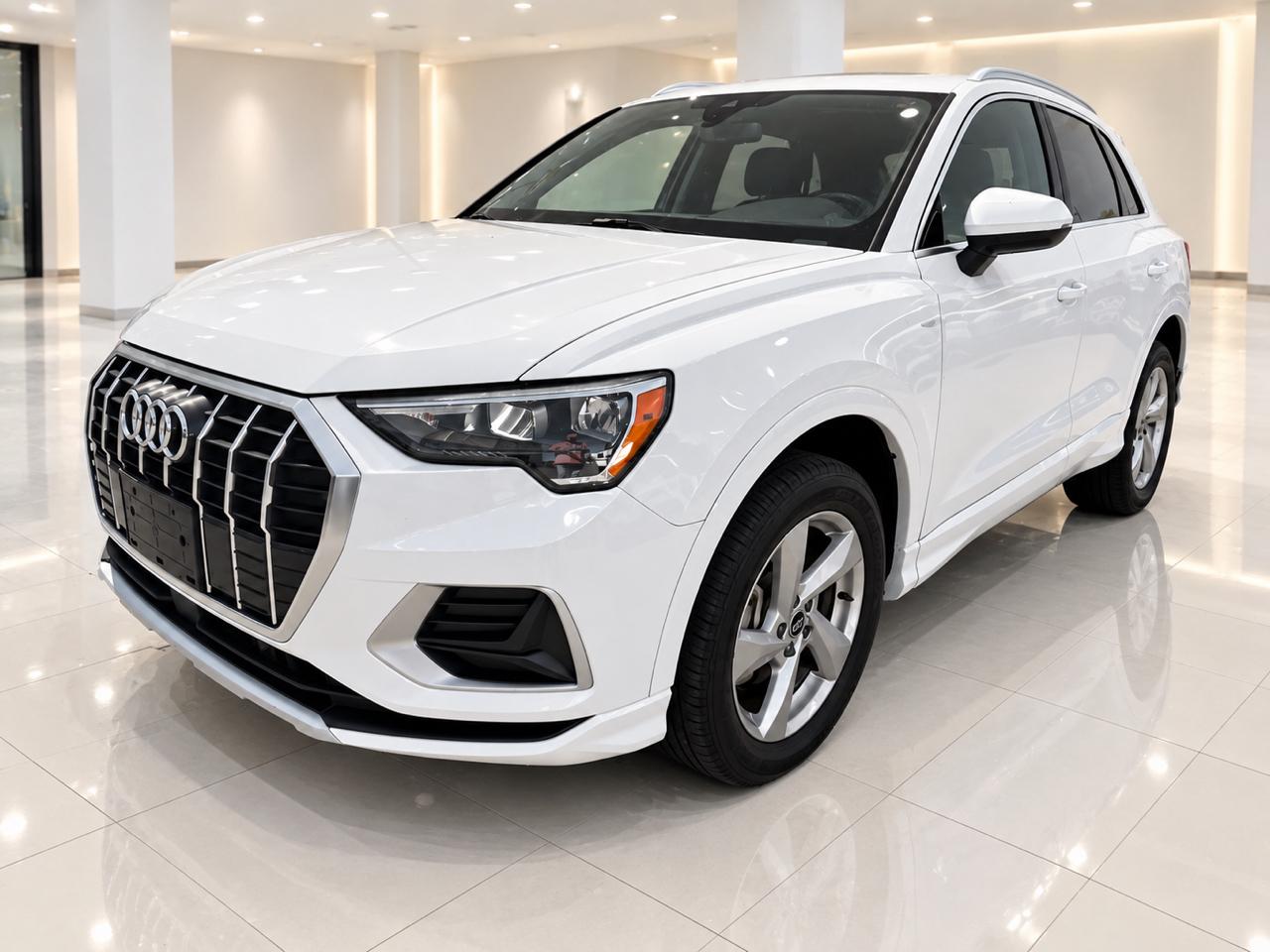 Audi Q3 photo 2