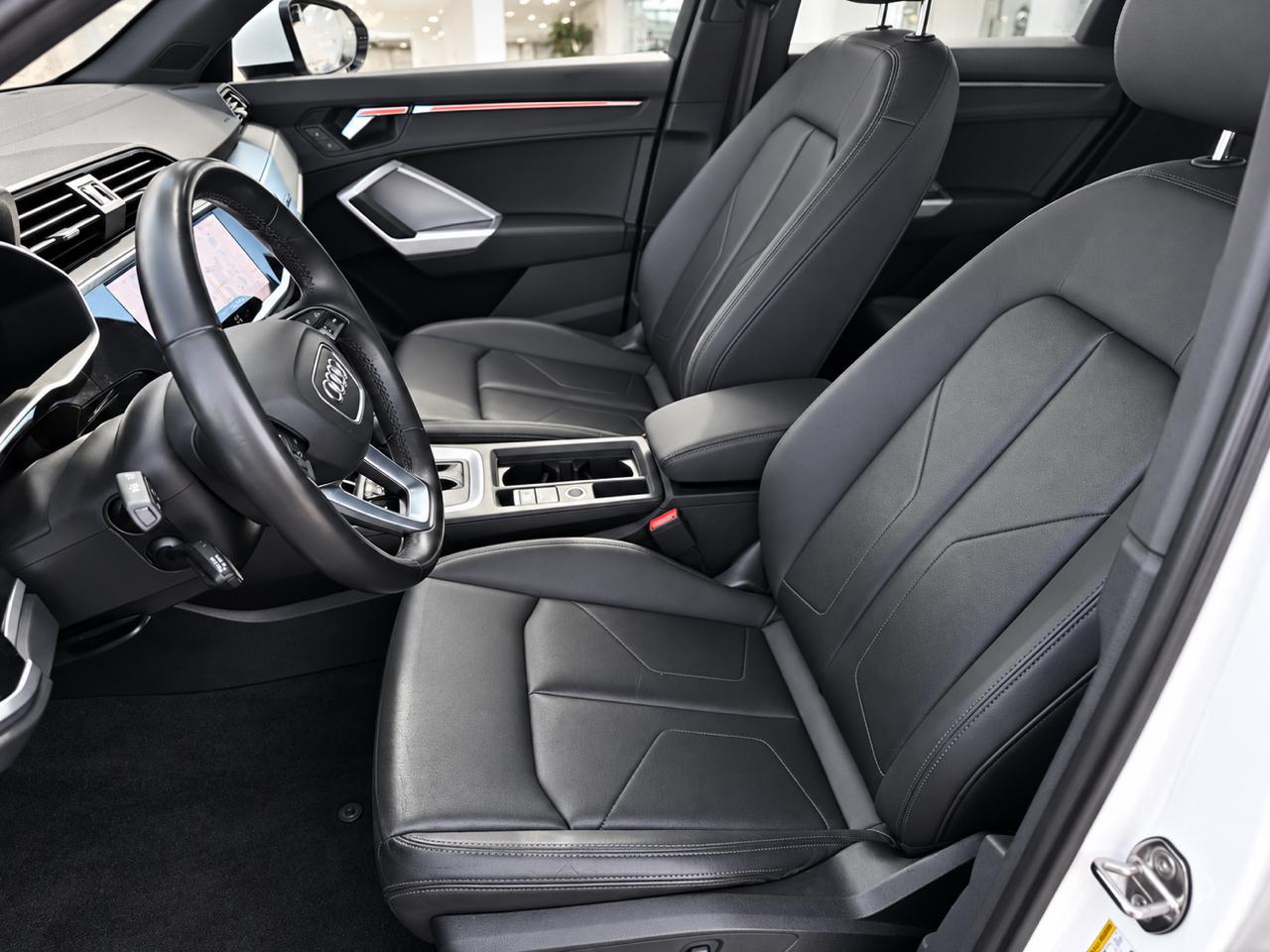 Audi Q3 photo 7