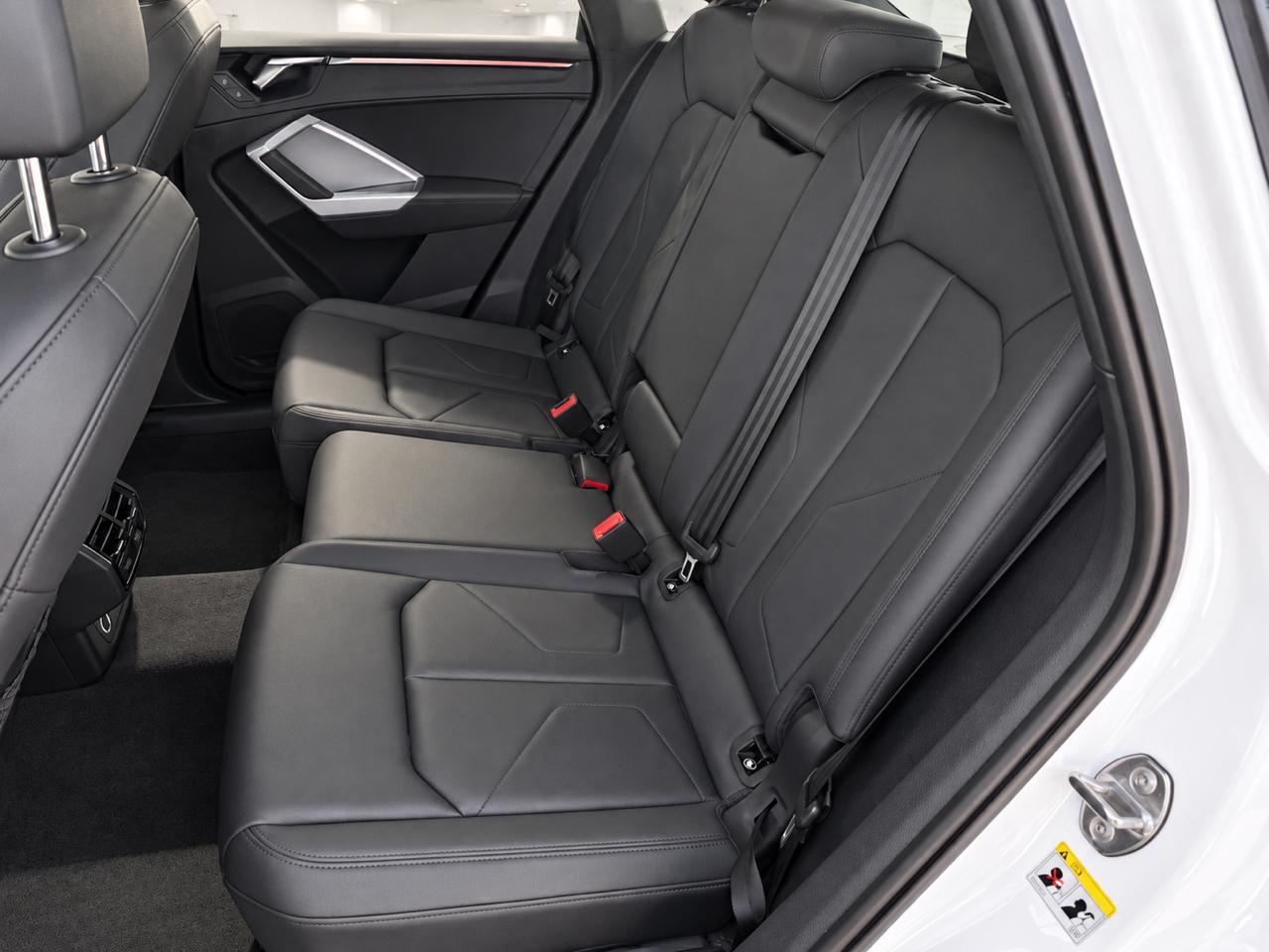 Audi Q3 photo 8