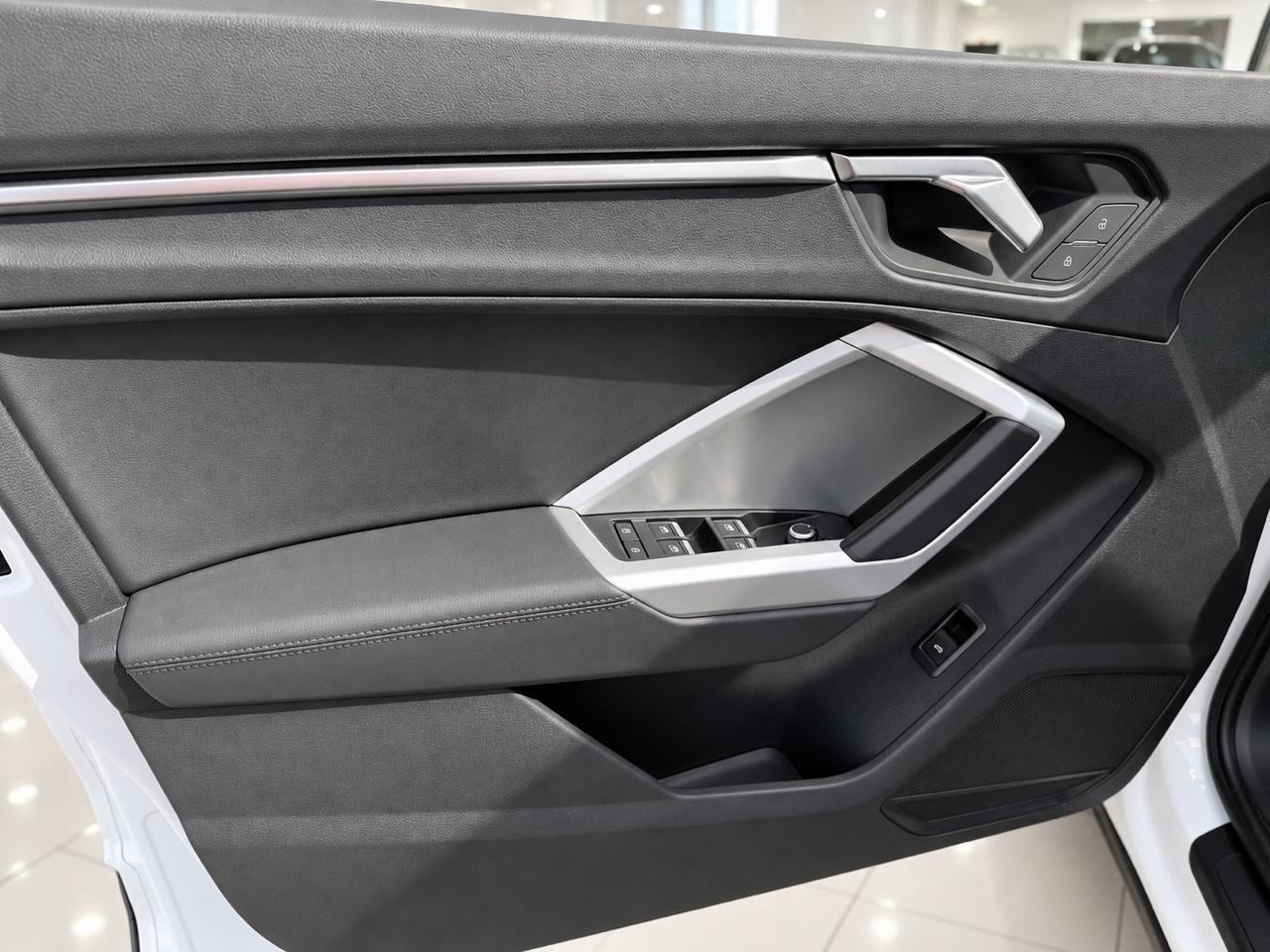 Audi Q3 photo 9