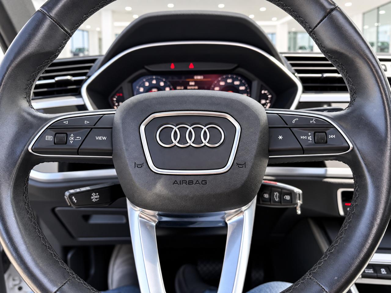 Audi Q3 photo 11