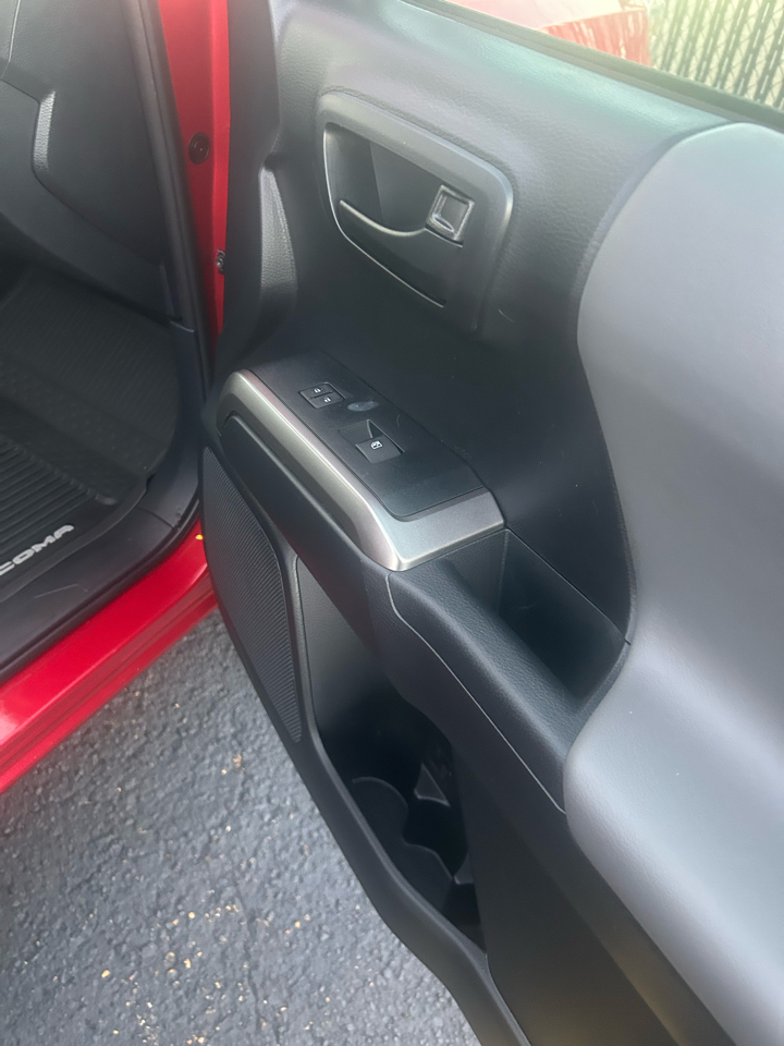 Toyota RAV4 FWD 4dr XLE (Natl) 2018