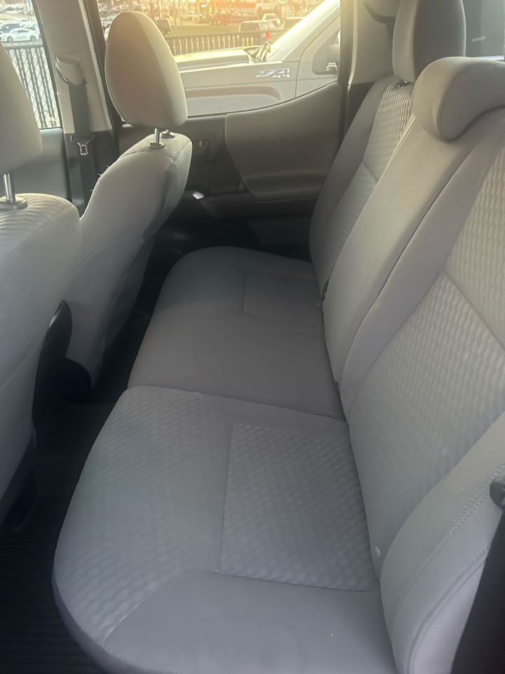 Toyota RAV4 FWD 4dr XLE (Natl) 2018