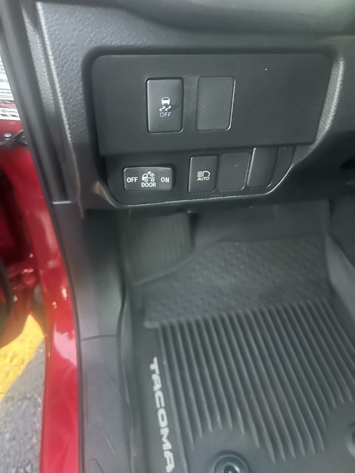 Toyota RAV4 FWD 4dr XLE (Natl) 2018