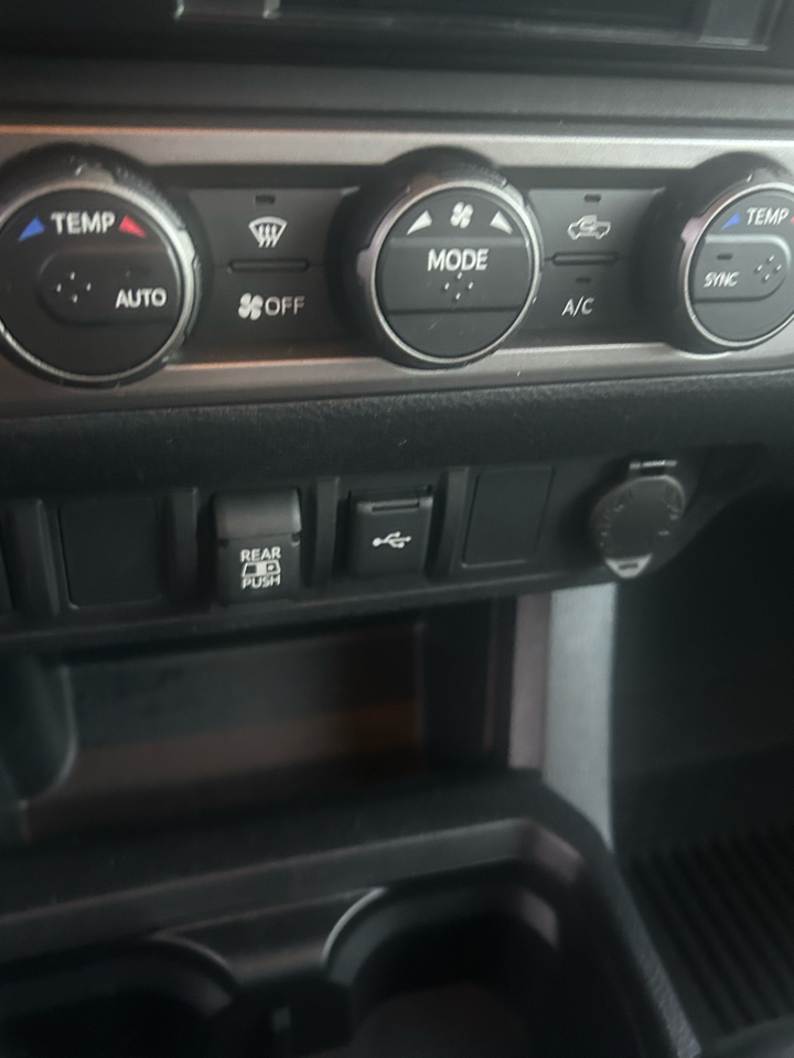 Toyota RAV4 FWD 4dr XLE (Natl) 2018