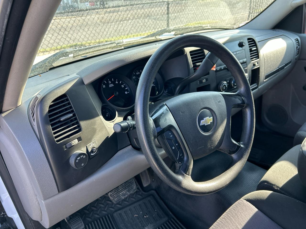 Chevrolet Silverado 1500 2WD Reg Cab 133.0" Work Truck 2012