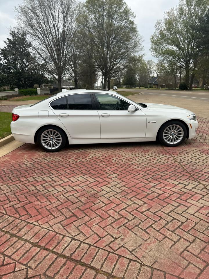 BMW 5-Series 535i 2011
