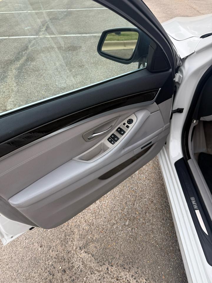 BMW 5-Series 535i 2011