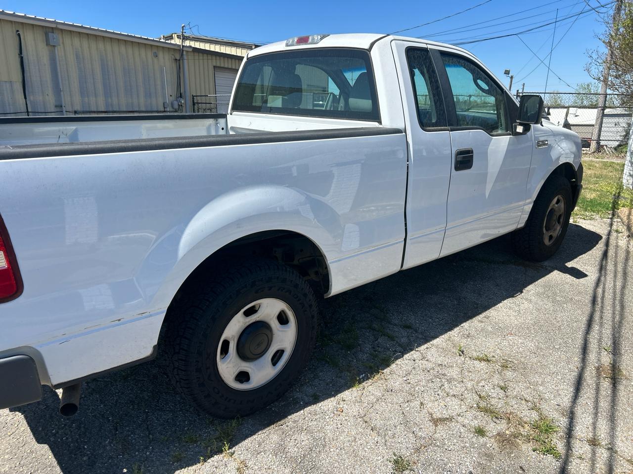 Ford F-150 2WD Reg Cab 122.5" XL 2007