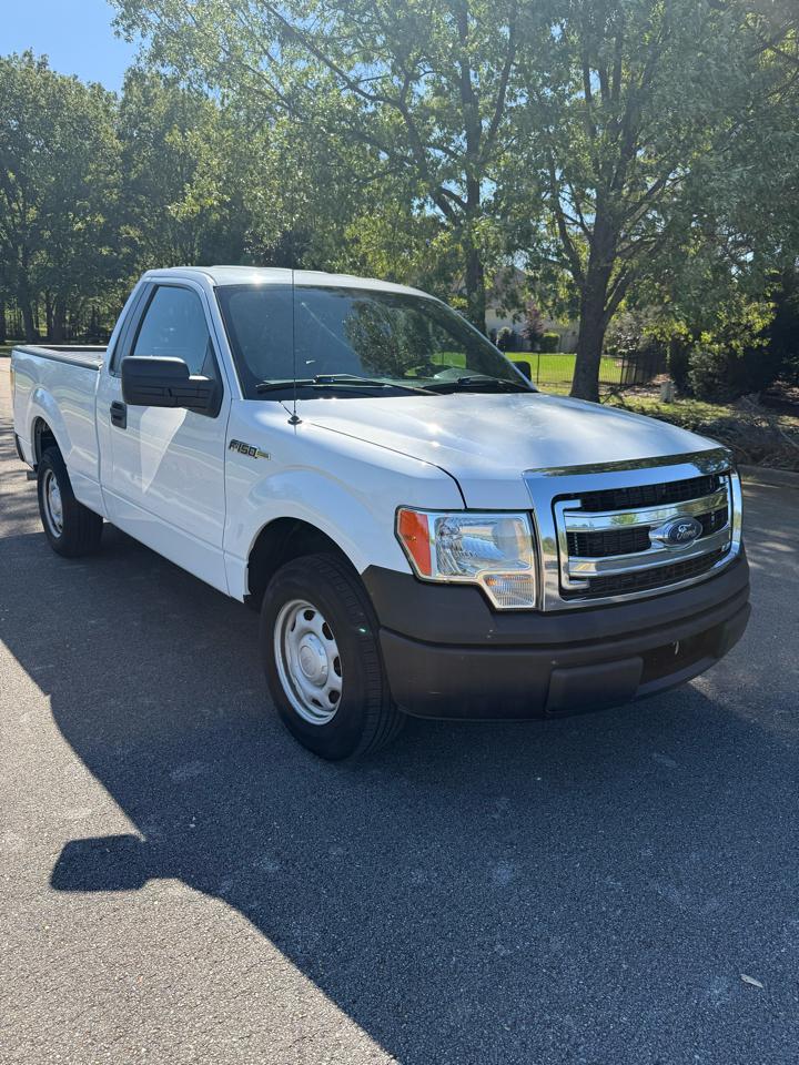 Ford F-150 2WD Reg Cab 122.5" XL 2013