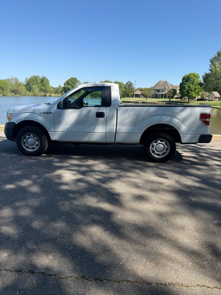 Ford F-150 2WD Reg Cab 122.5" XL 2013