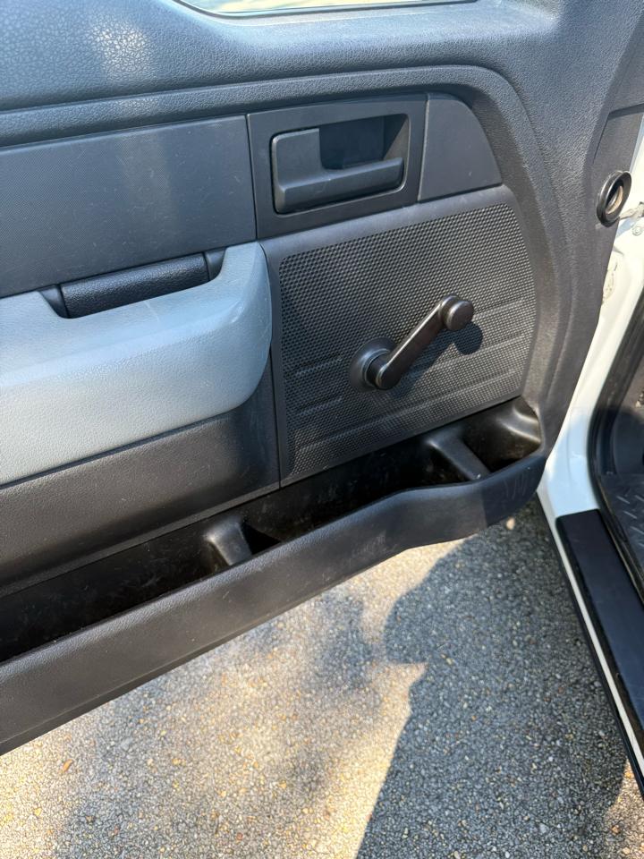 Ford F-150 2WD Reg Cab 122.5" XL 2013