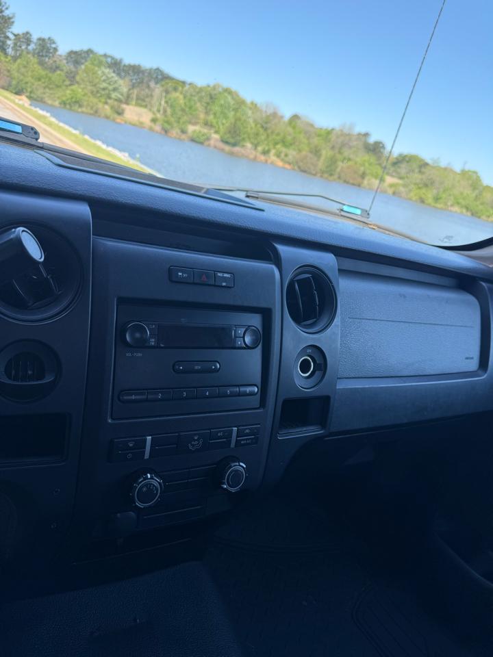 Ford F-150 2WD Reg Cab 122.5" XL 2013