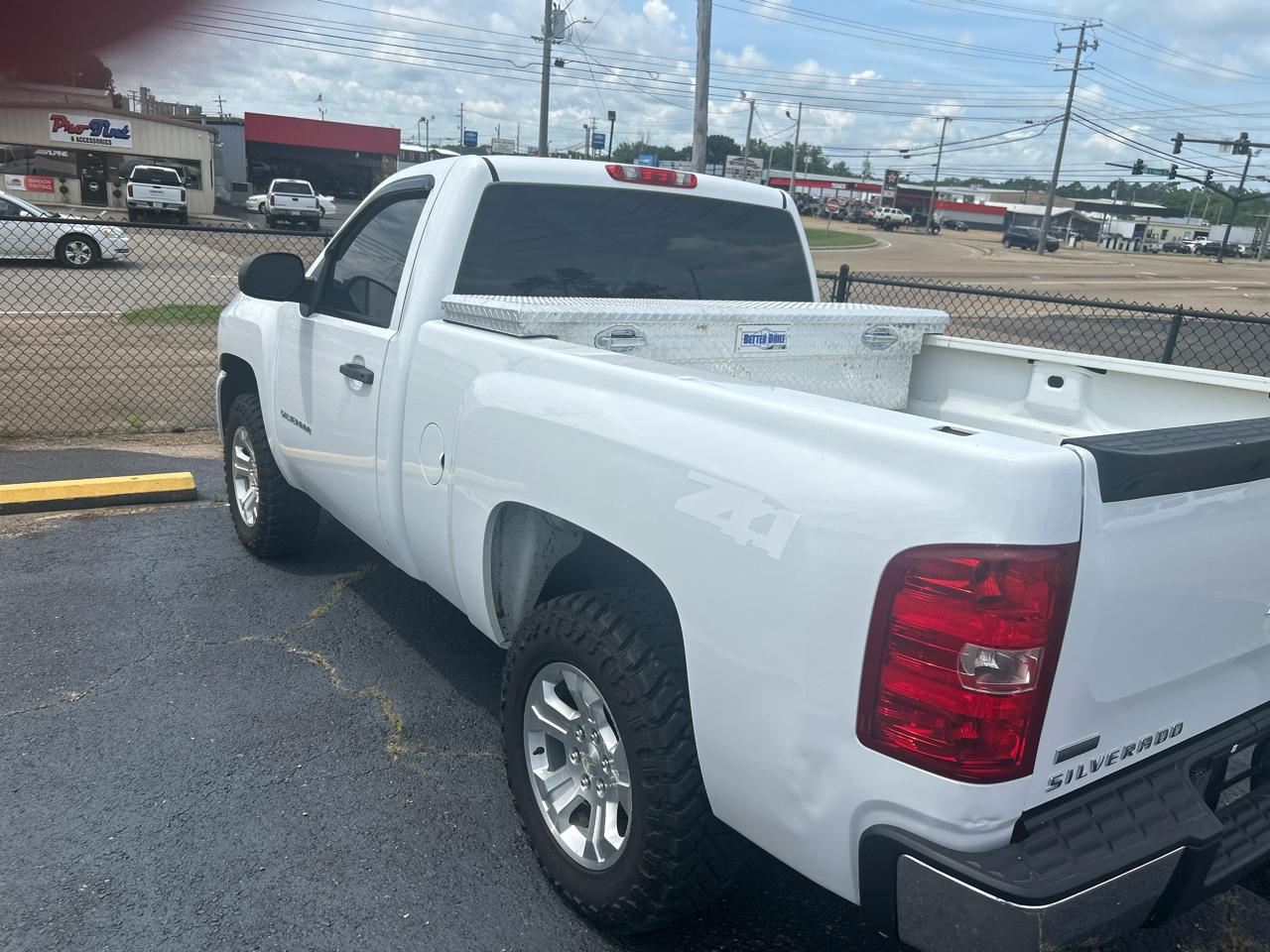 Chevrolet Silverado 1500 1LT Regular Cab 4WD 2011