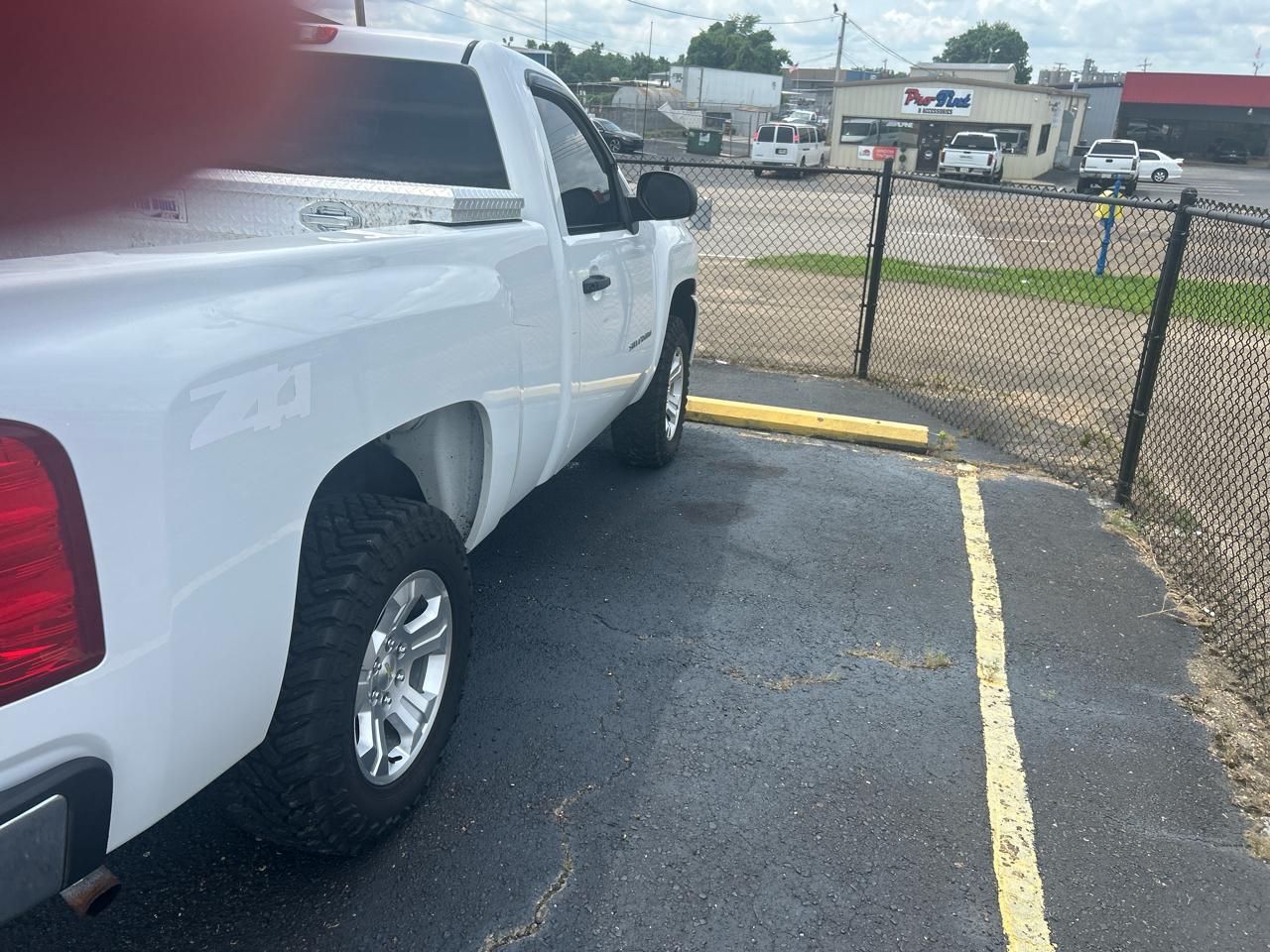 Chevrolet Silverado 1500 1LT Regular Cab 4WD 2011