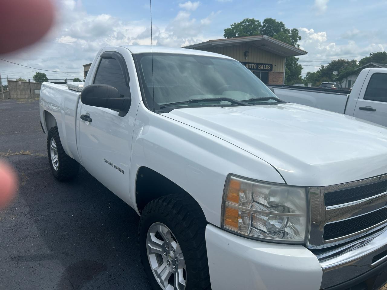 Chevrolet Silverado 1500 1LT Regular Cab 4WD 2011